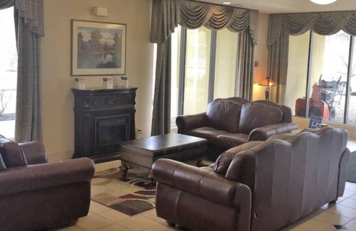 Danville Hotel | Danville Suite