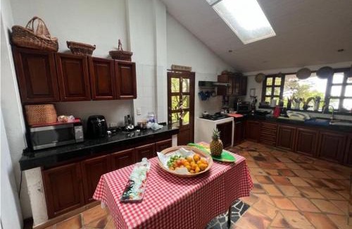 Yumbo House | DAPA CASA CAMPESTRE CON PISCINA y JACUZZI