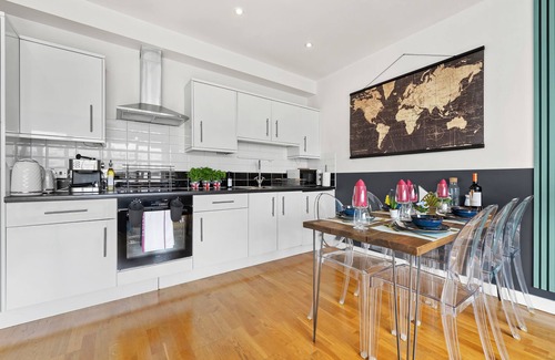 Finsbury Park Apartment | Dapper Suite in bustling Holloway, Islington