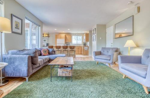 Rockaway Beach House | Daras Beach House - Meredith Lodging