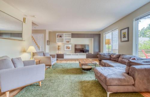 Rockaway Beach House | Daras Beach House - Meredith Lodging