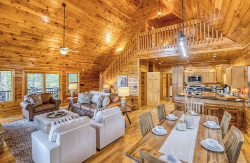 Ridges Over the Lake Cabin | Darby’s Ridge - view, pet friendly, hot tub