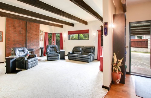 Taradale House | Darcy Delight - Taradale Holiday Home