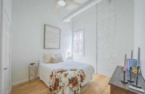 Athens Apartment | Darlin Downtown Dawghouse