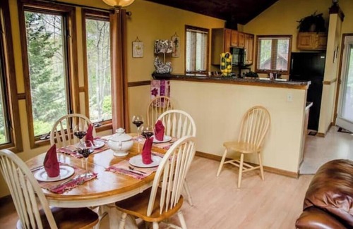 Skyland Cabin | Darling cozy cabin w/hot tub