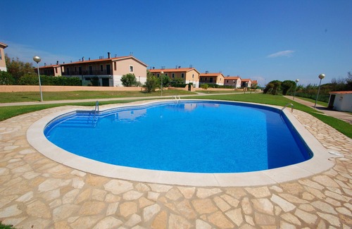 Mas Pinell Ski Chalet | Daró 3D 35 - 150m from the beach, corner house and pool