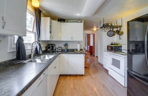 Darrington House | Darrington Rental w/Private Yard & Mountain Views