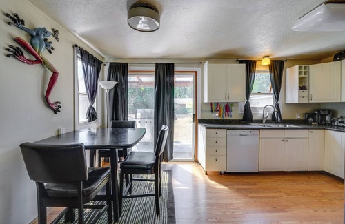 Darrington House | Darrington Rental w/Private Yard & Mountain Views