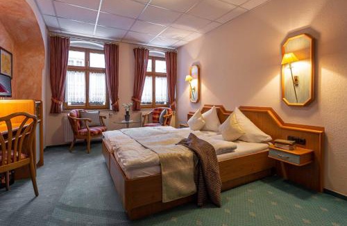 Schneeberg Hotel | Das Büttner- Im Herzen von Schneeberg - Frühstück buchbar - Parkplatz