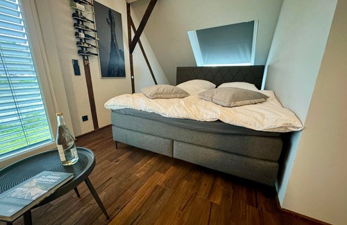 Kindel House | Das Besondere Moselhaus - Ferienhaus, Dusche Oder Bad, WC, 2 Schlafräume
