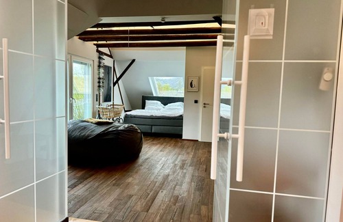 Kindel House | Das Besondere Moselhaus - Ferienhaus, Dusche Oder Bad, WC, 2 Schlafräume