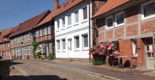 Boizenburg Apartment | DAS TRAUFENHAUS AM WALL - Urlaub im Denkmal