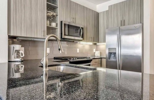 Richardson Apartment | Dashing 1BR Suite | Pool, Parking + Gym C