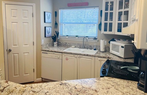 West Panama City Beach House | Dat Lakehouse on Lake Powell ! Private Dock,Outdoor Kitchen, Firepit and many more!
