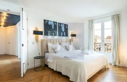 Quartier de la Monnaie Apartment | Dauphine Saint Germain 6th arr 2bedrooms