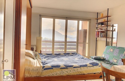 Leysin Apartment | Davel 20 Small practical studio, well located close to everything, (walking) to 1 min. from the cent