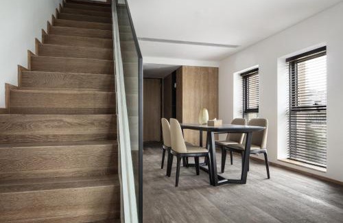 Yuzhong Hotel | David's Deer Hotel