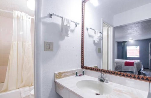 Elkhart Hotel | Day lite inn