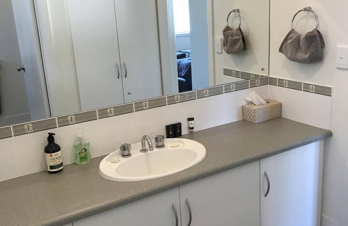 Caurnamont House | Daydreamer Double storey holiday home boasts is perfect for river holidays.