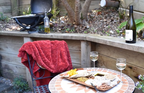 Lower Hutt Apartment | Days Bay Studio - Beach, bush and privacy
