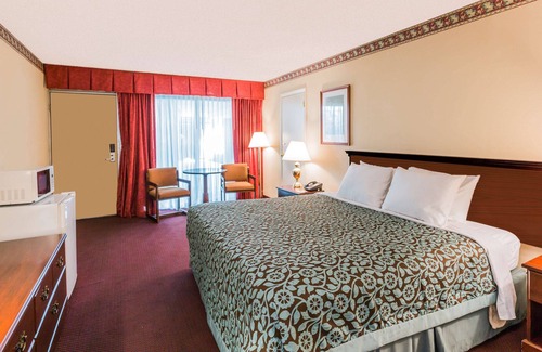 Minisink Hills Hotel | Days Inn by Wyndham East Stroudsburg