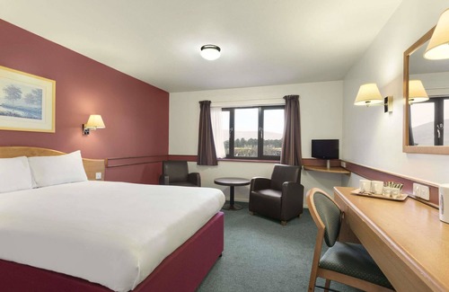 Abington Hotel | Days Inn by Wyndham Abington M74
