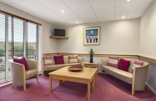 Abington Hotel | Days Inn by Wyndham Abington M74