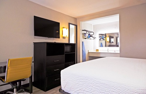 Gracewood Hotel | Days Inn by Wyndham Augusta/Fort Eisenhower