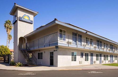 Bakersfield Hotel | Days-Inn by Wyndham Bakersfield