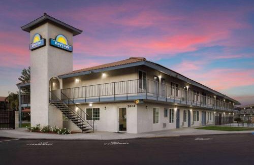 Bakersfield Hotel | Days-Inn by Wyndham Bakersfield