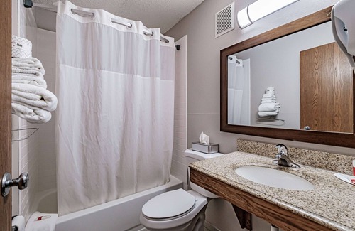 Brunswick Hotel | Days Inn by Wyndham Brunswick Bath Area