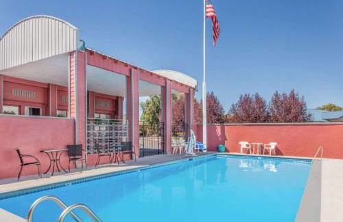 Burns Hotel | Days Inn by Wyndham Burns