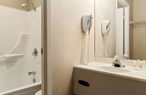 Mauricie Hotel | Days Inn by Wyndham Trois-Rivieres
