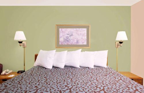 Cleveland Hotel | Days Inn by Wyndham Cleveland TN