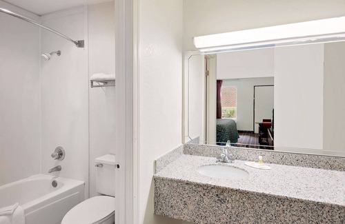 Cleveland Hotel | Days Inn by Wyndham Cleveland TN