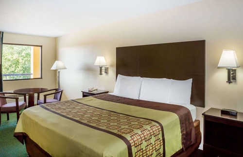 Enterprise Hotel | Days Inn by Wyndham Enterprise