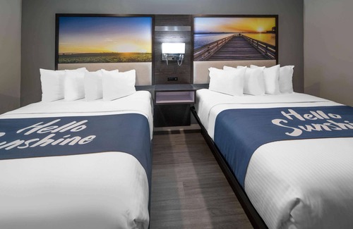 Galt Hotel | Days Inn by Wyndham Galt/Elk Grove South
