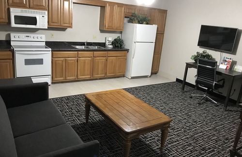 Grove Hotel | Days Inn by Wyndham Grove