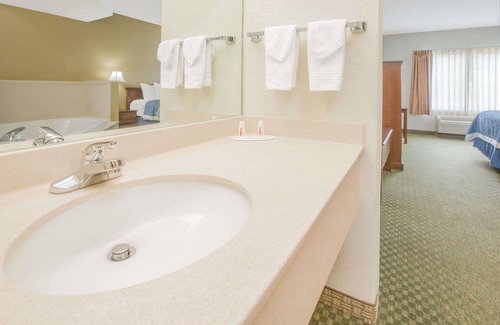 Hattiesburg Hotel | Days Inn by Wyndham Hattiesburg MS
