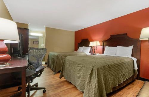 Hinesville Hotel | Days Inn by Wyndham Hinesville Near Fort Stewart, Newly Renovated, Free Hot Breakfast, Restaurant and Bar