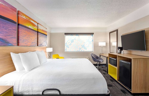 Tarrytown Hotel | Days Inn by Wyndham Kansas City International Airport
