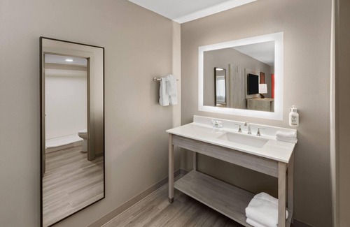Kenner - Louis Armstrong International Airport Hotel | Days Inn by Wyndham Kenner/New Orleans Airport South