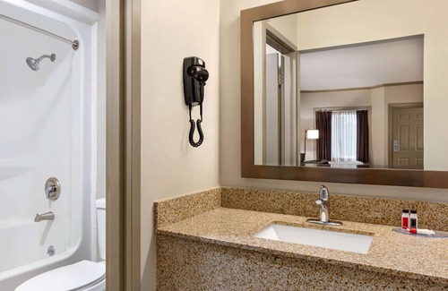 Kingsland Hotel | Days Inn by Wyndham Kingsland GA