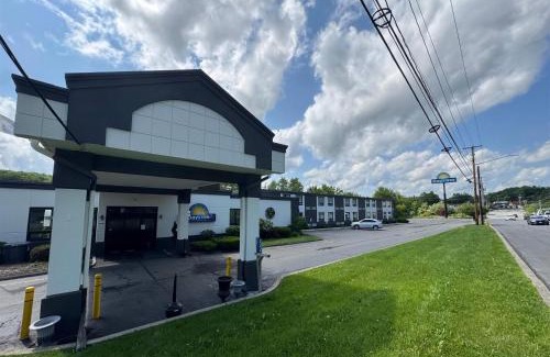 Ferndale Hotel | Days Inn by Wyndham Liberty