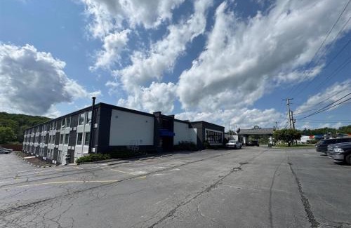 Ferndale Hotel | Days Inn by Wyndham Liberty