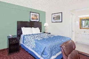 Lost Hills Hotel | Days Inn by Wyndham Lost Hills