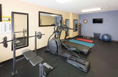 Madison Hotel | Days Inn by Wyndham Madison