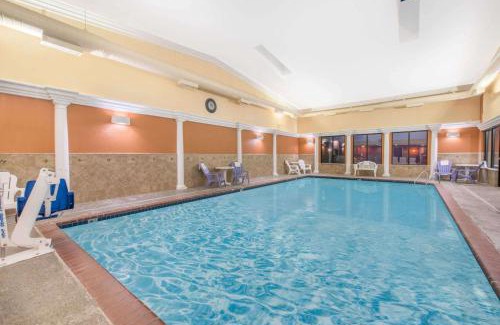 Minot Hotel | Days Inn by Wyndham Minot