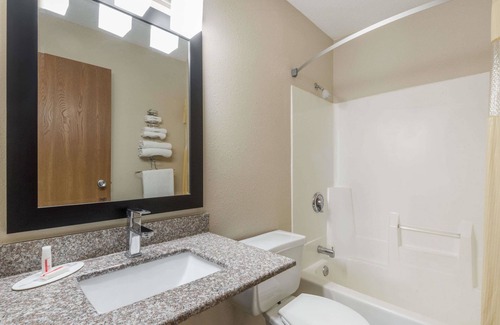 Muncie Hotel | Days Inn by Wyndham Muncie -Ball State University
