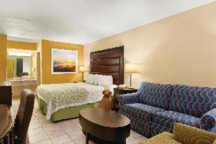 Fern Park Hotel | Days Inn by Wyndham N Orlando/Casselberry